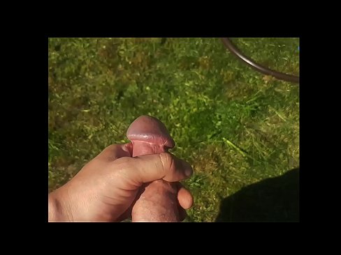 ❤️ Una guapa calenta es folla el seu cony rosa i es corre amb un esquitxat en un jardí d'estiu ❌ Vídeo porno al ca.nastypornpics-com.ru ❌️