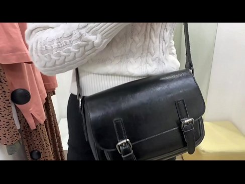 ❤️ Masturbació pública de la jove gossa FeralBerry amb un consolador al provador ❌ Vídeo porno al ca.nastypornpics-com.ru ❌️
